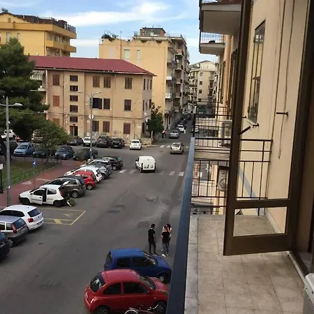 Casa In Centro Tre Minuti A Piedi Dal Lungomare. * Soverato Marina