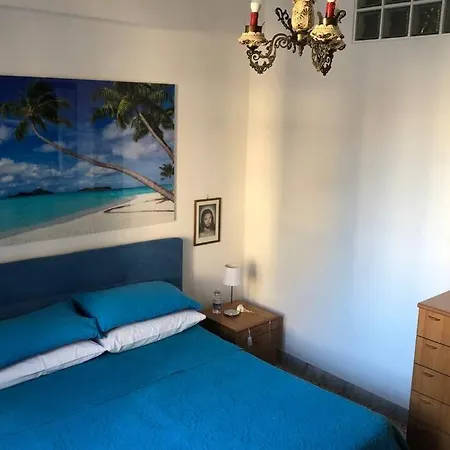 Casa In Centro Tre Minuti A Piedi Dal Lungomare.