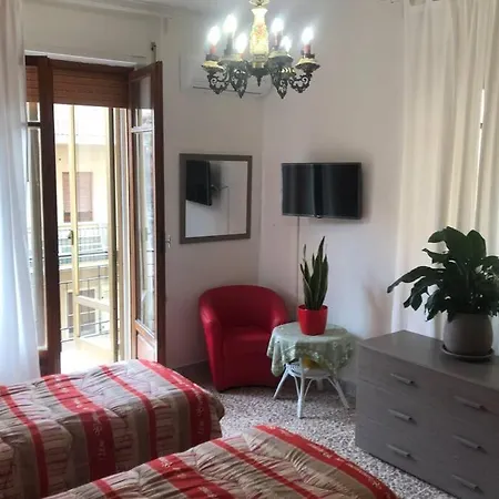 Casa In Centro Tre Minuti A Piedi Dal Lungomare.