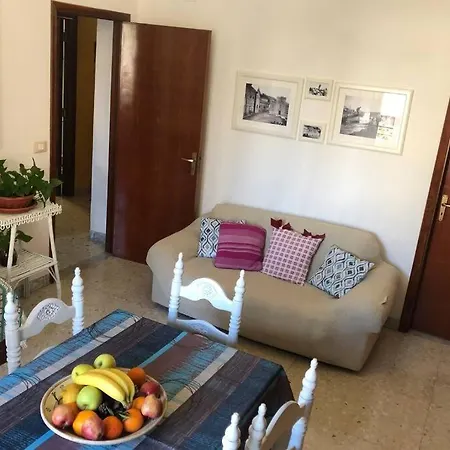 Casa In Centro Tre Minuti A Piedi Dal Lungomare. *